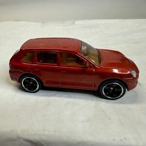 Matchbox 2004 Porsche Cayenne Turbo Diecast Toy Car Red